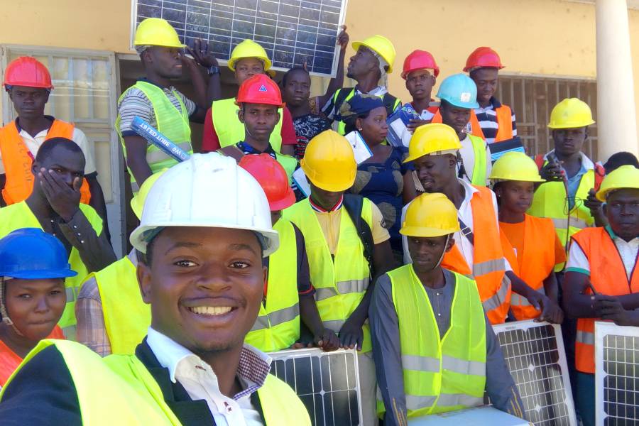 Bi-Solar Tech Fridge Team - a business supported through WIDU's Corona Business Grant