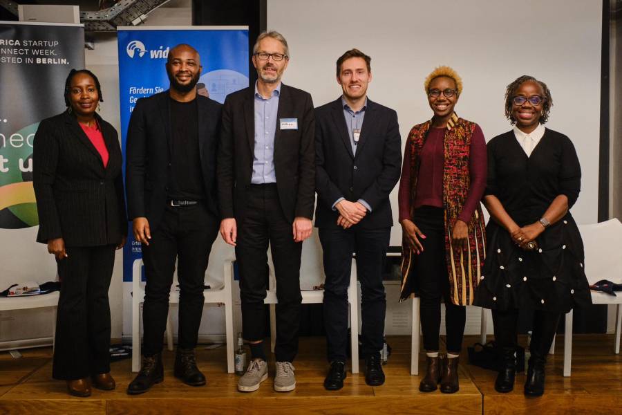 The panelists: Moderator Fridah Kibuko, Emmanuel Nomafo, Lead Advisor on Private Sector Development and Innovation at SCIO-Network, Wolfram Zunzer Head of Programme WIDU Africa, WIDU Advisor Georg Koeppinghoff, Florence Mogere, entrepreneur and founder of Nyota Limited as well as Mavis Owuso-Gyamfi, Executive Vice President of the African Center for Economic Transformation (ACET)