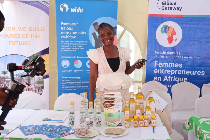 Women entrepreneur in front of a product a stand
